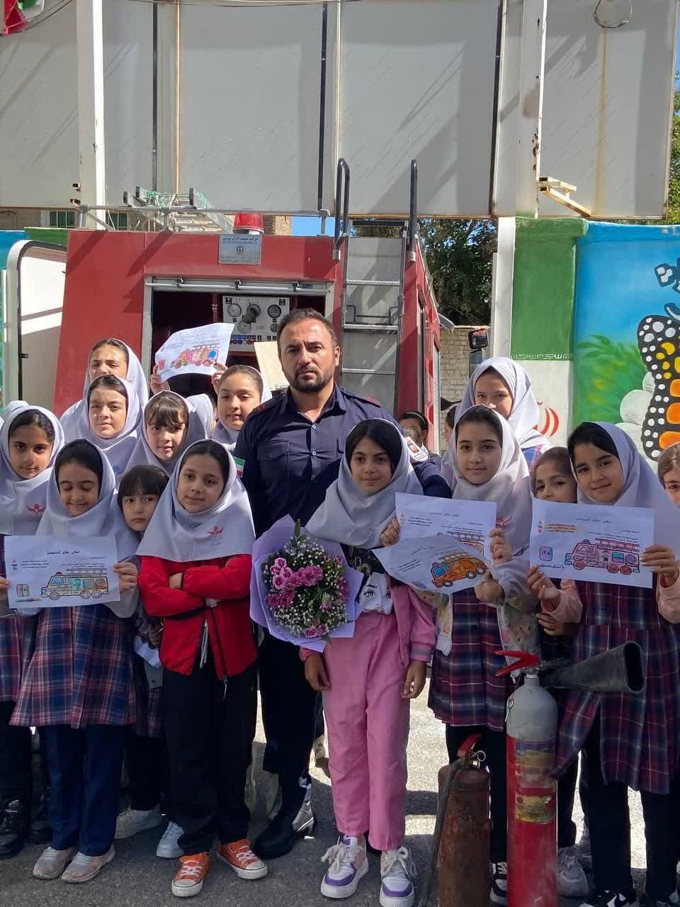 پیش دبستانی و دبستان تمام هوشمند ستایش_روز آتشنشانی